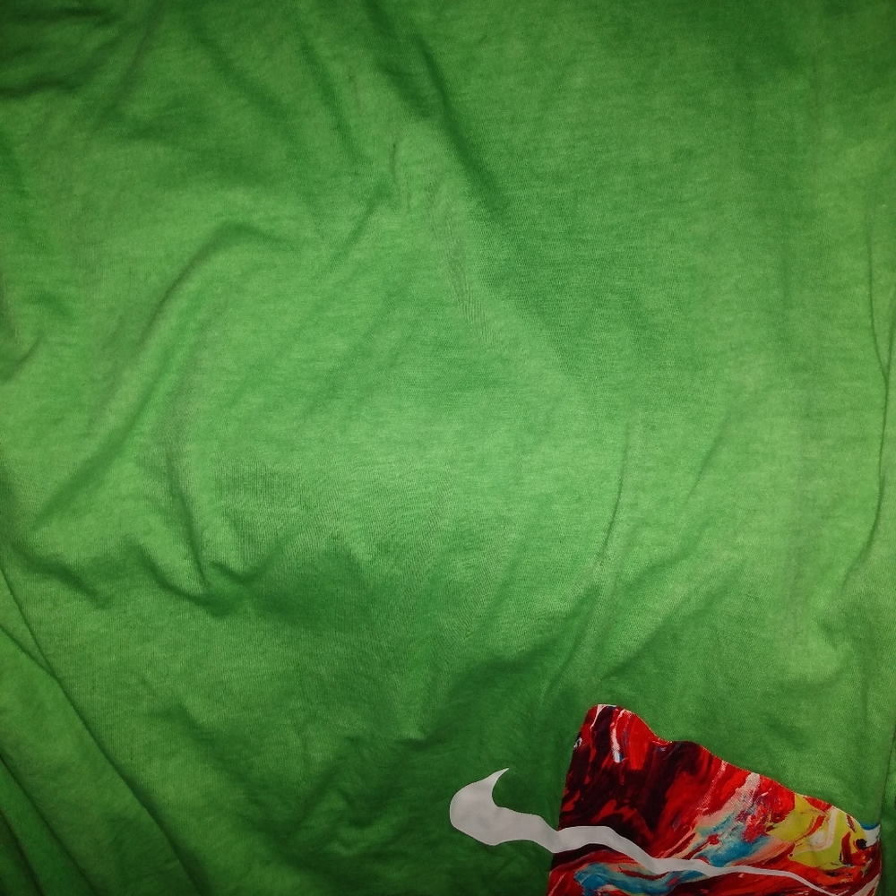 Green Nike long sleeve Graphic tee shirt New with Tags - Picture 3 of 3